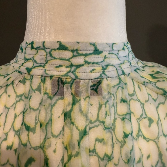 *GENTLY WORN* Equipment Women's Size S Sheer Silk Button Down Blouse - Picture 3 of 10